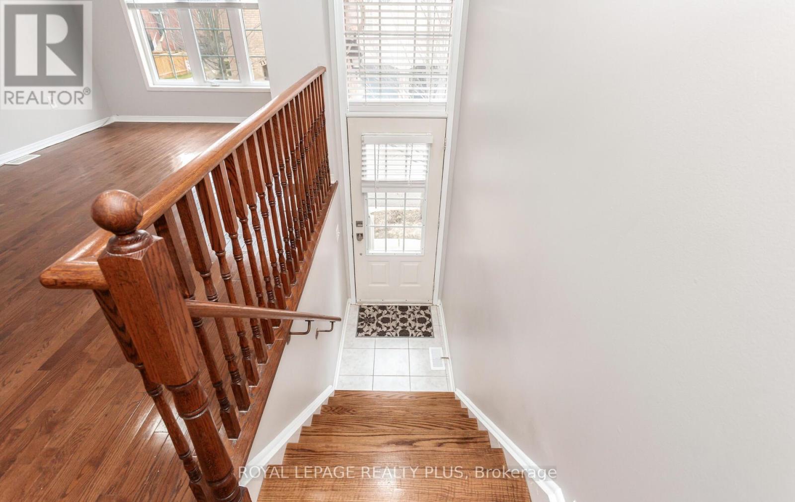 7127 Chatham Court, Mississauga, Ontario  L5N 8R1 - Photo 5 - W12933424