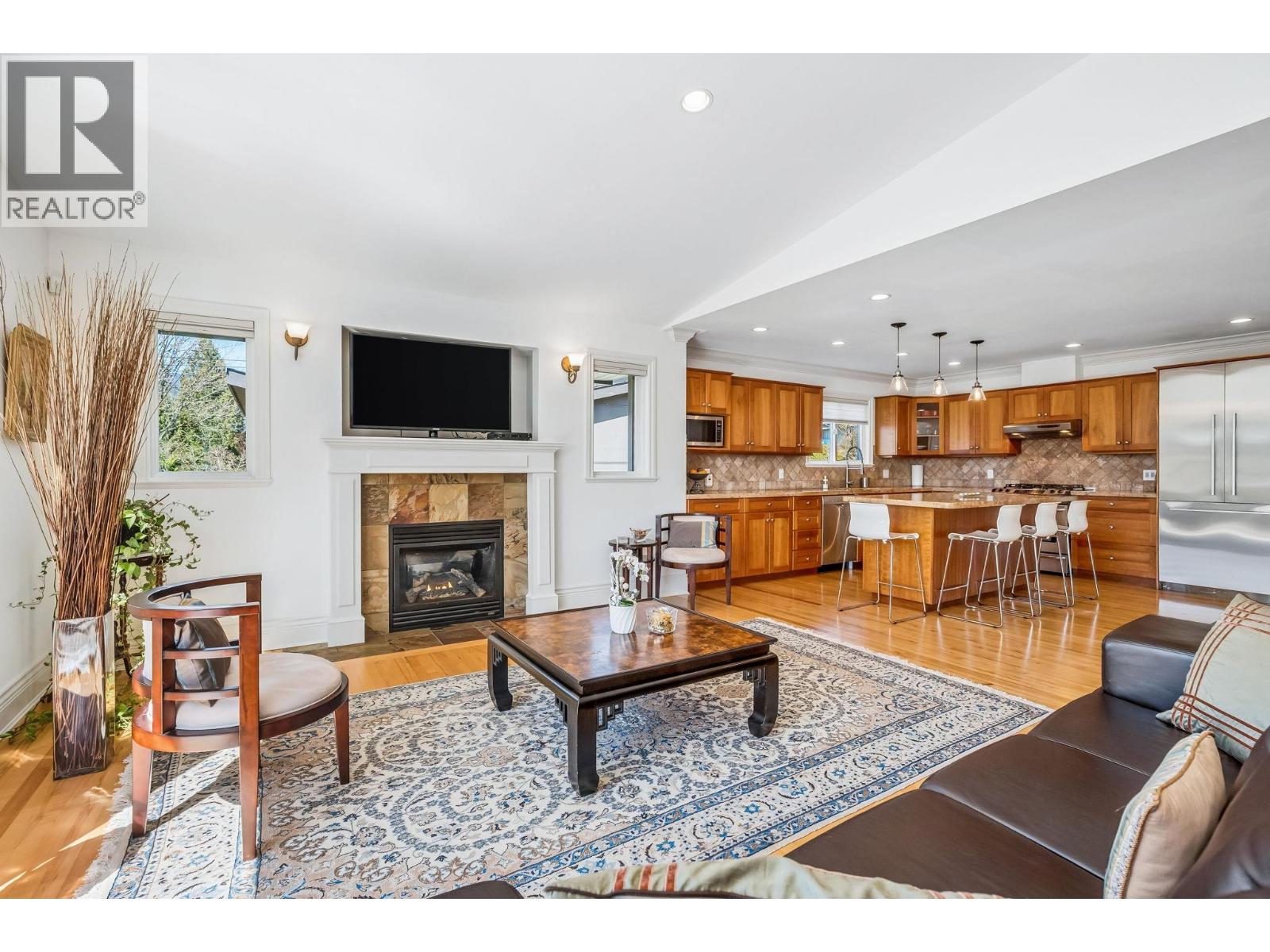 954 Tudor Avenue, North Vancouver, British Columbia  V7R 1X7 - Photo 10 - R3109875