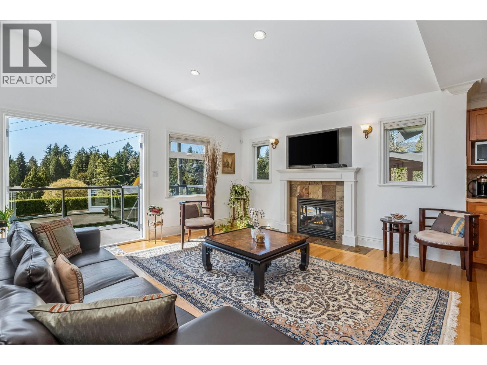 954 Tudor Avenue, North Vancouver, British Columbia  V7R 1X7 - Photo 11 - R3109875