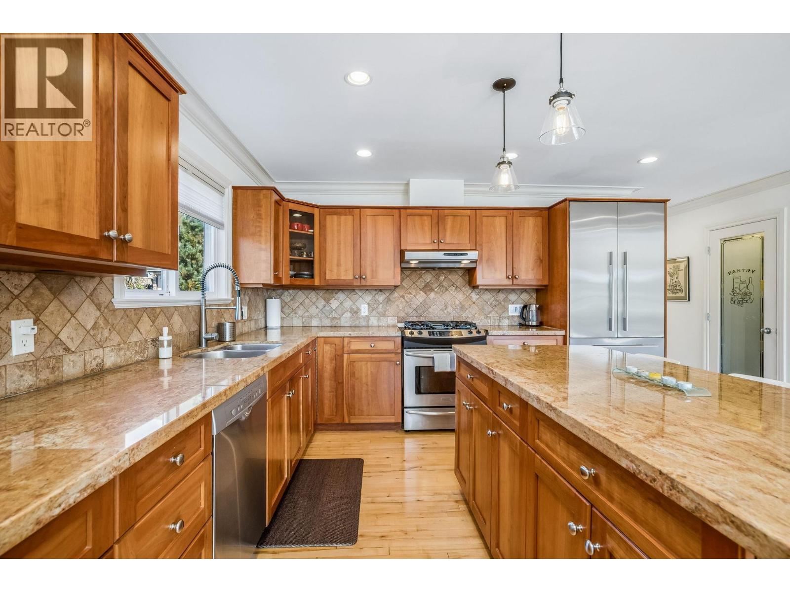 954 Tudor Avenue, North Vancouver, British Columbia  V7R 1X7 - Photo 15 - R3109875