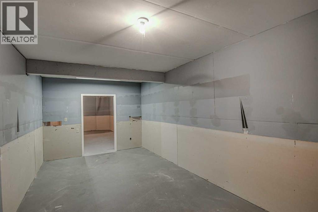 606 Diamond Court SE, Calgary, Alberta  T2J 7C8 - Photo 31 - A2298032