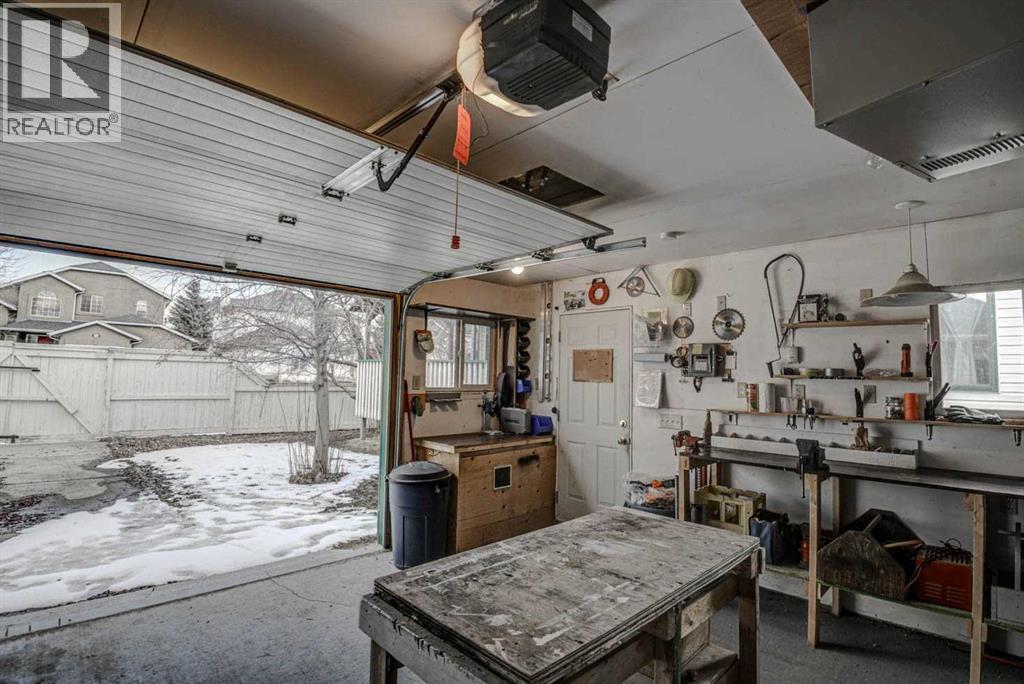 606 Diamond Court SE, Calgary, Alberta  T2J 7C8 - Photo 38 - A2298032