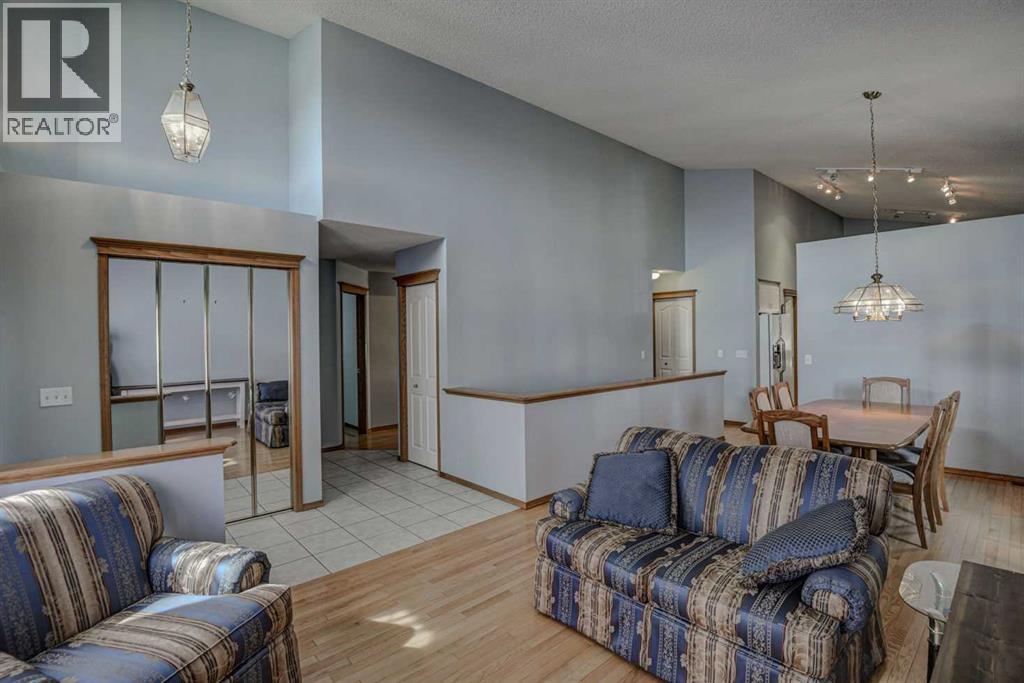 606 Diamond Court SE, Calgary, Alberta  T2J 7C8 - Photo 4 - A2298032