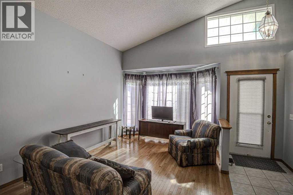 606 Diamond Court SE, Calgary, Alberta  T2J 7C8 - Photo 6 - A2298032