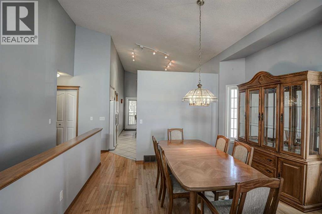 606 Diamond Court SE, Calgary, Alberta  T2J 7C8 - Photo 7 - A2298032