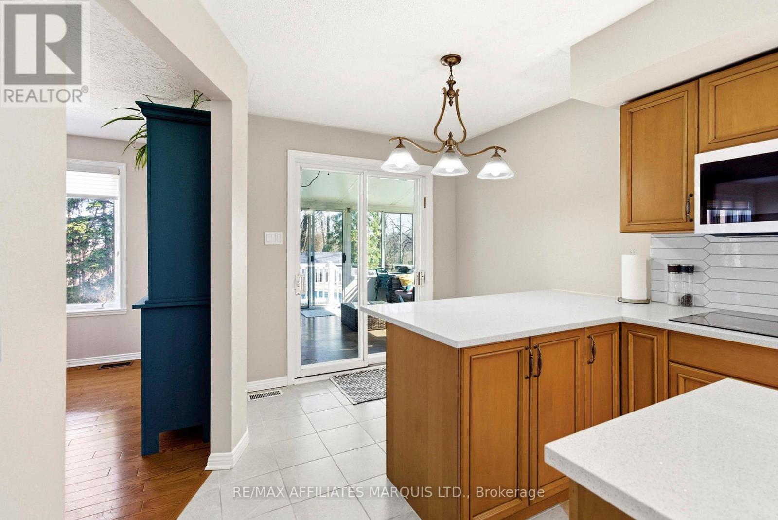 884 Kenyon Crescent, Cornwall, Ontario  K6H 6Z1 - Photo 10 - X12984828