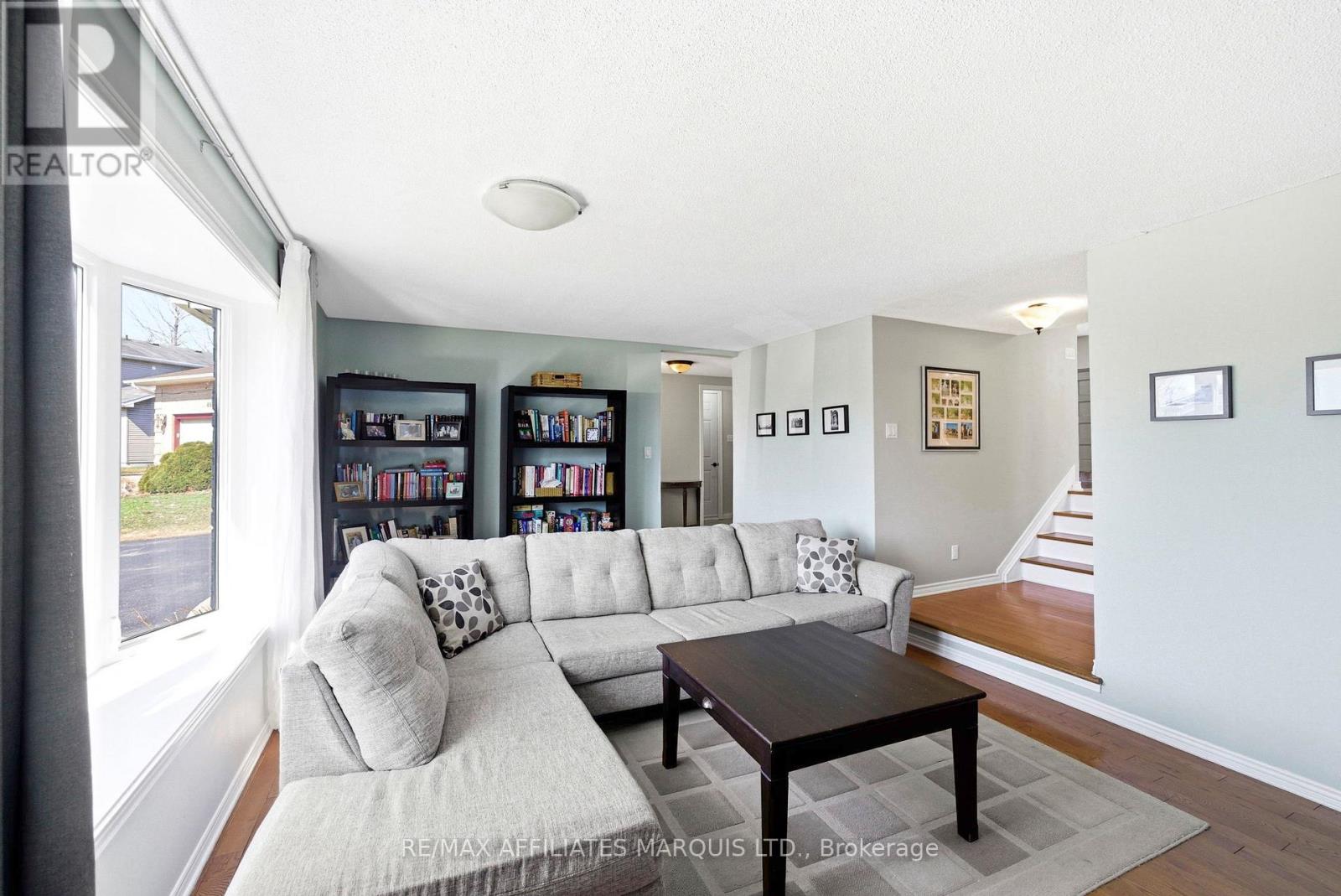 884 Kenyon Crescent, Cornwall, Ontario  K6H 6Z1 - Photo 3 - X12984828