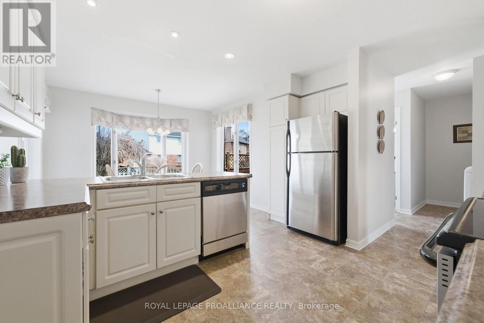 6 Thompson Court, Belleville, Ontario  K8P 5C3 - Photo 16 - X12984886