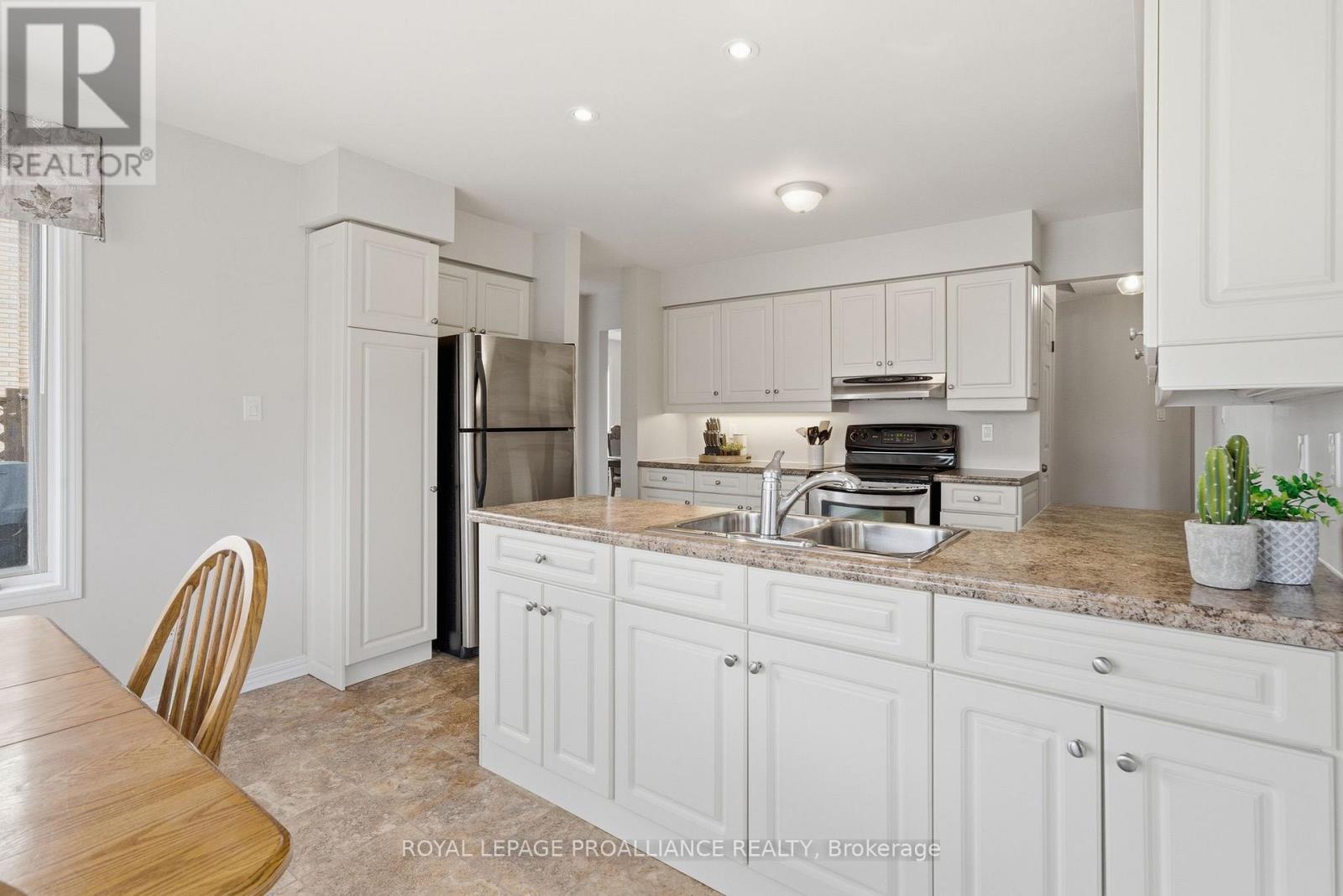 6 Thompson Court, Belleville, Ontario  K8P 5C3 - Photo 20 - X12984886