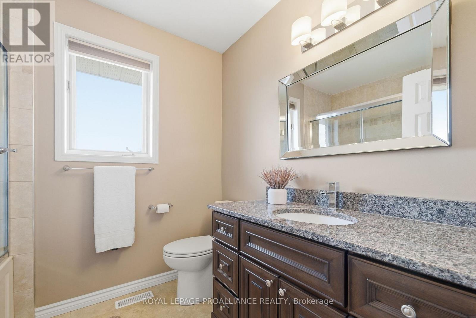 6 Thompson Court, Belleville, Ontario  K8P 5C3 - Photo 37 - X12984886