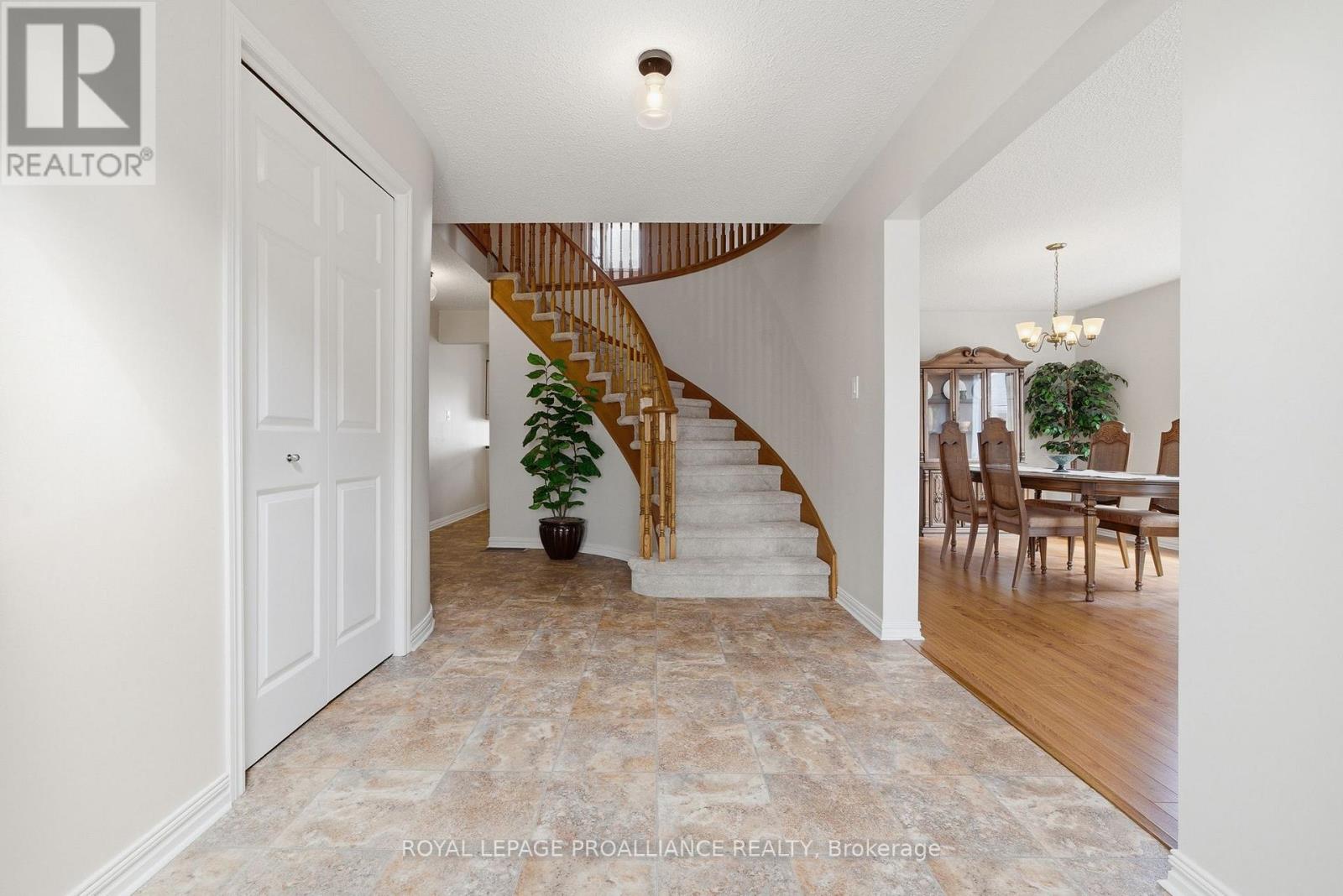 6 Thompson Court, Belleville, Ontario  K8P 5C3 - Photo 5 - X12984886