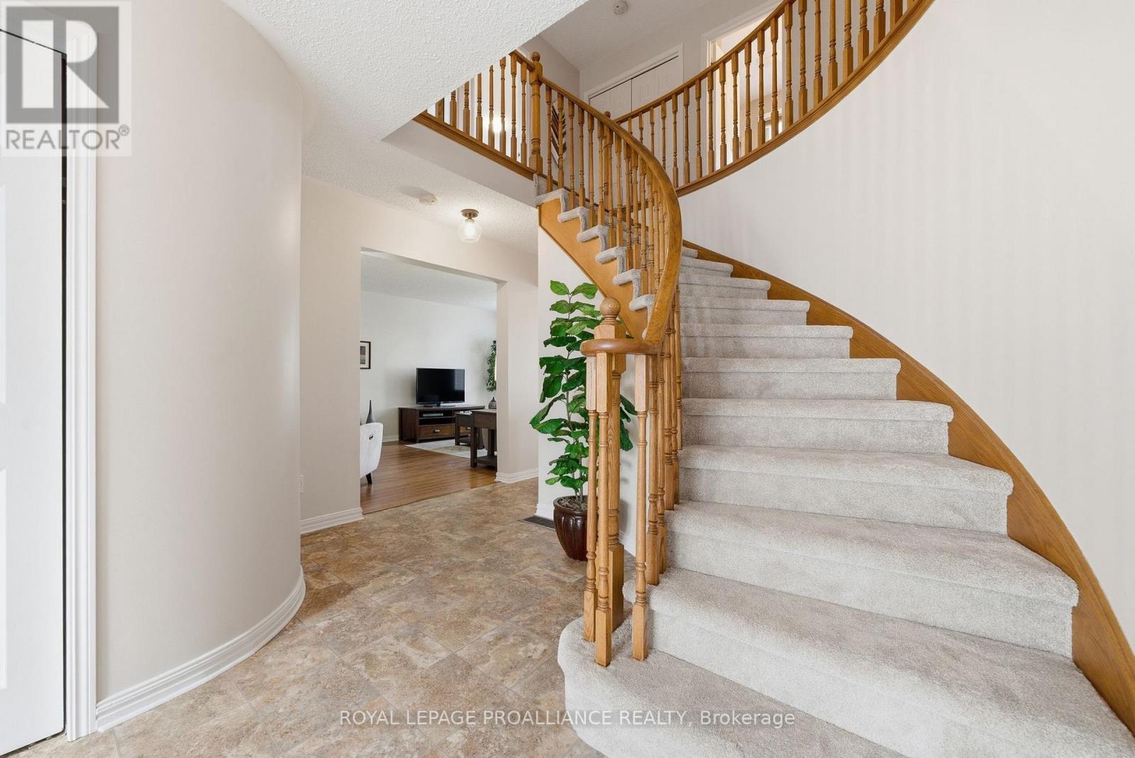 6 Thompson Court, Belleville, Ontario  K8P 5C3 - Photo 6 - X12984886