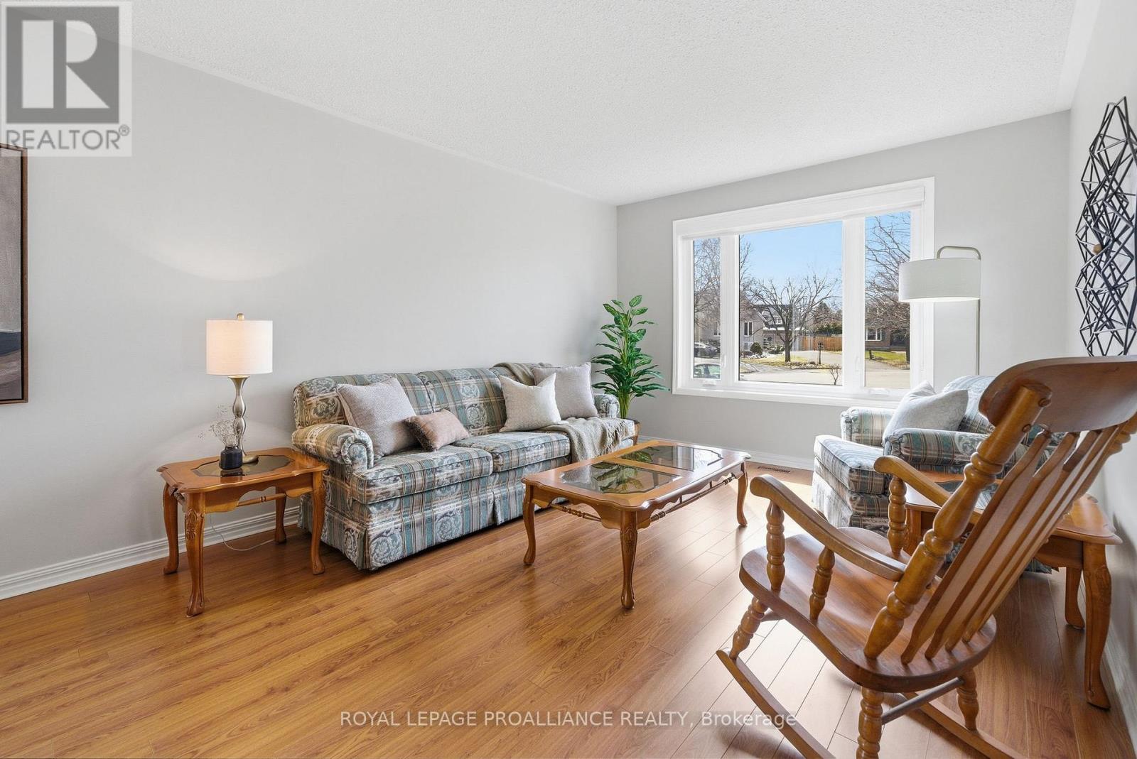 6 Thompson Court, Belleville, Ontario  K8P 5C3 - Photo 7 - X12984886