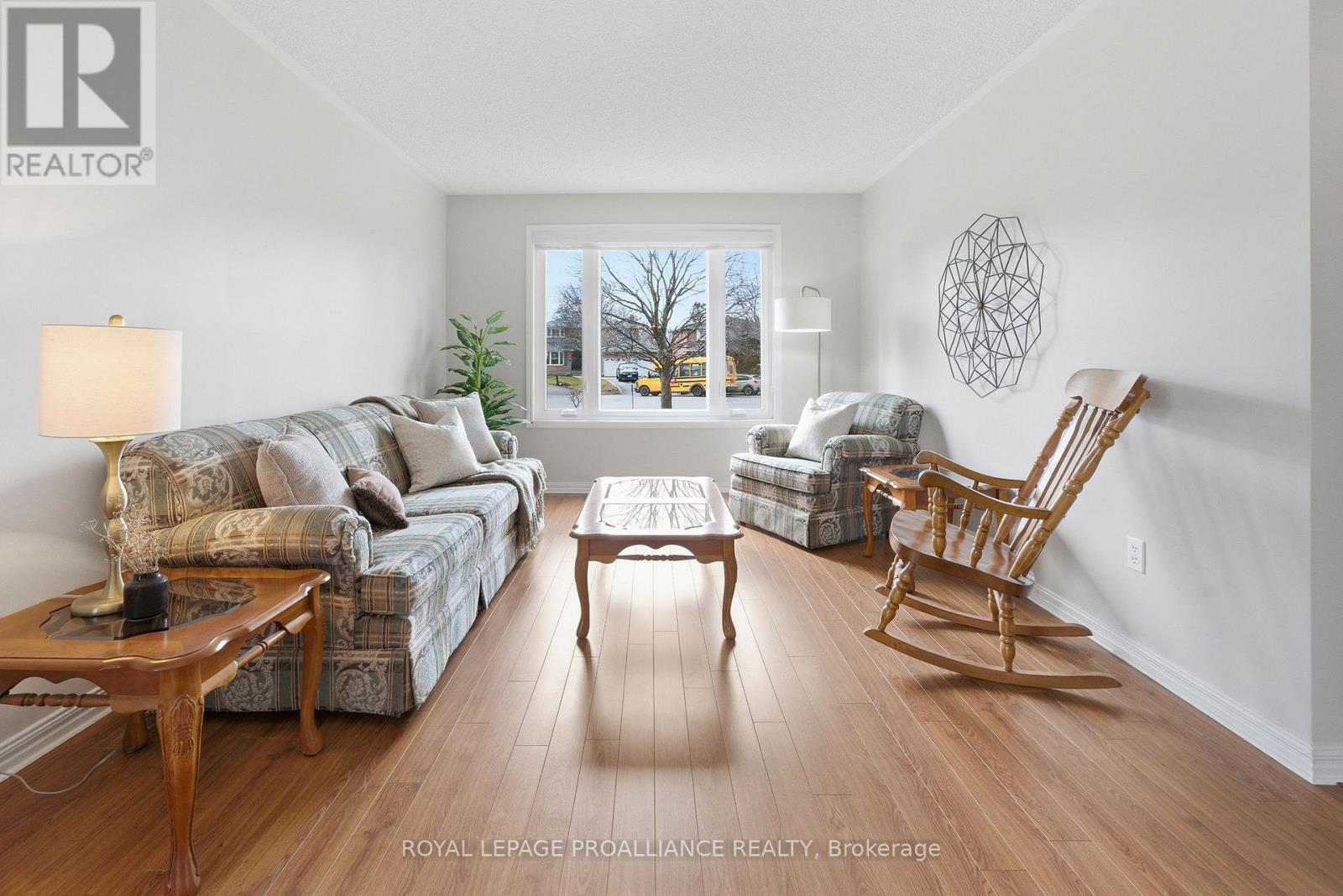 6 Thompson Court, Belleville, Ontario  K8P 5C3 - Photo 8 - X12984886