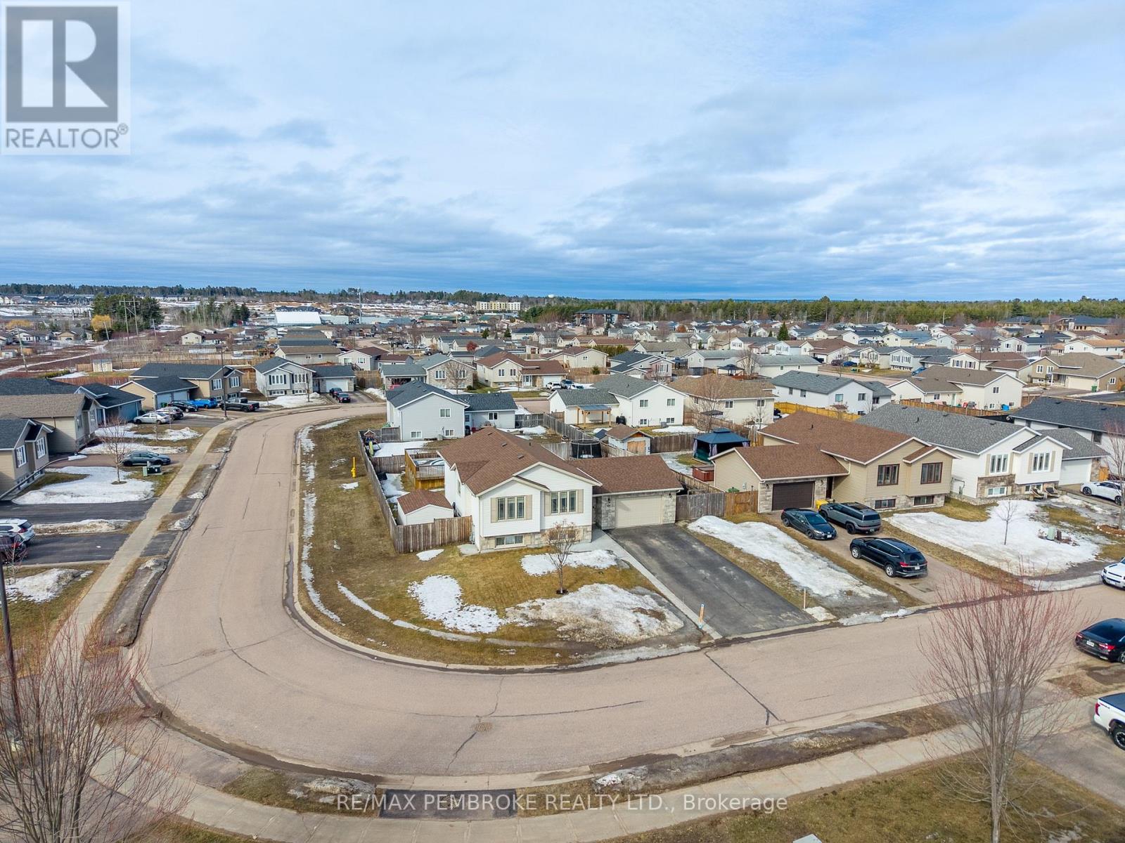 10 Newport Drive, Petawawa, Ontario  K8H 0E1 - Photo 44 - X12984430