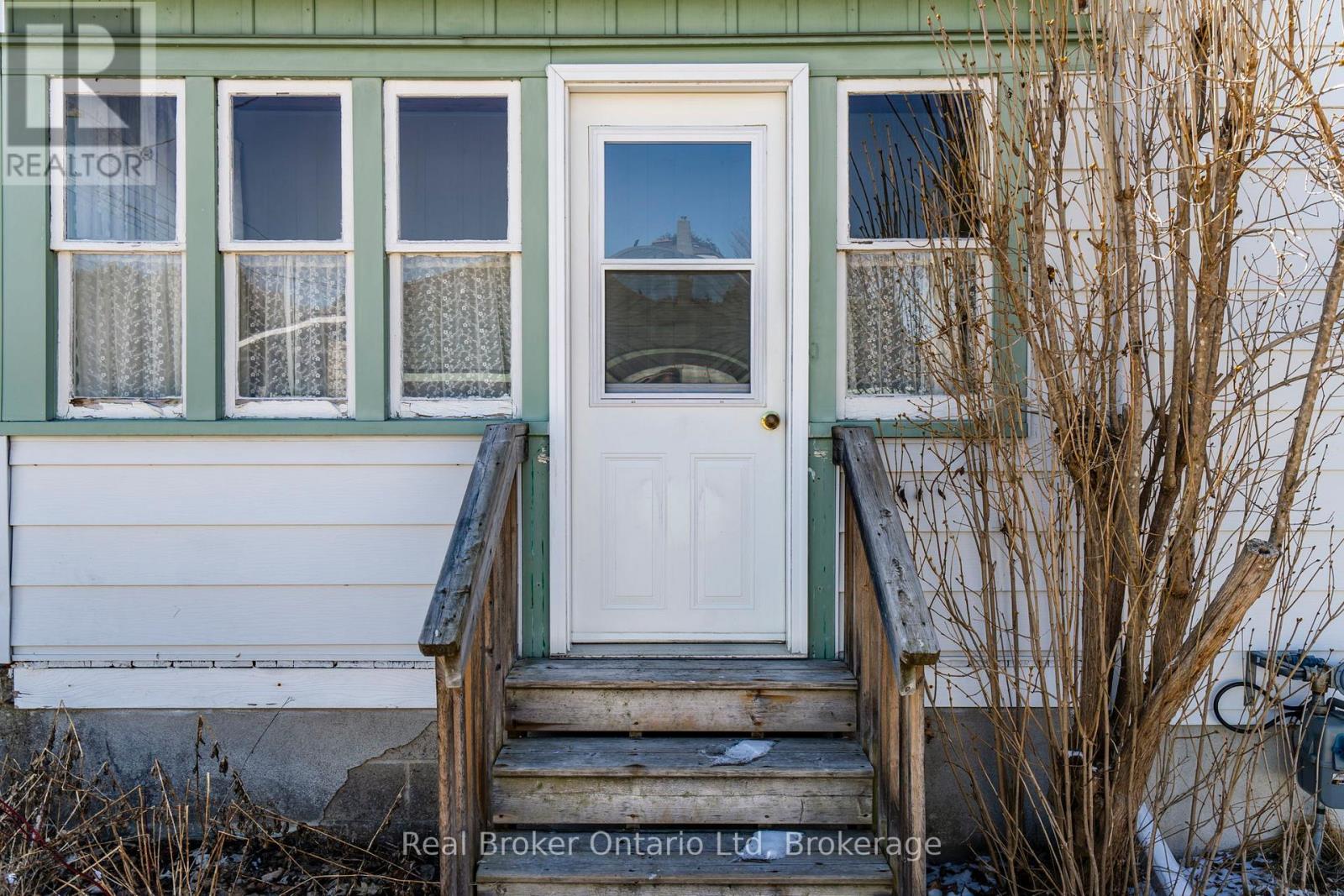 135 Poyntz Street, Penetanguishene, Ontario  L9M 1P5 - Photo 17 - S12978410