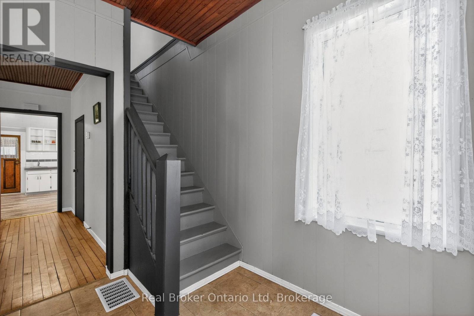 135 Poyntz Street, Penetanguishene, Ontario  L9M 1P5 - Photo 4 - S12978410