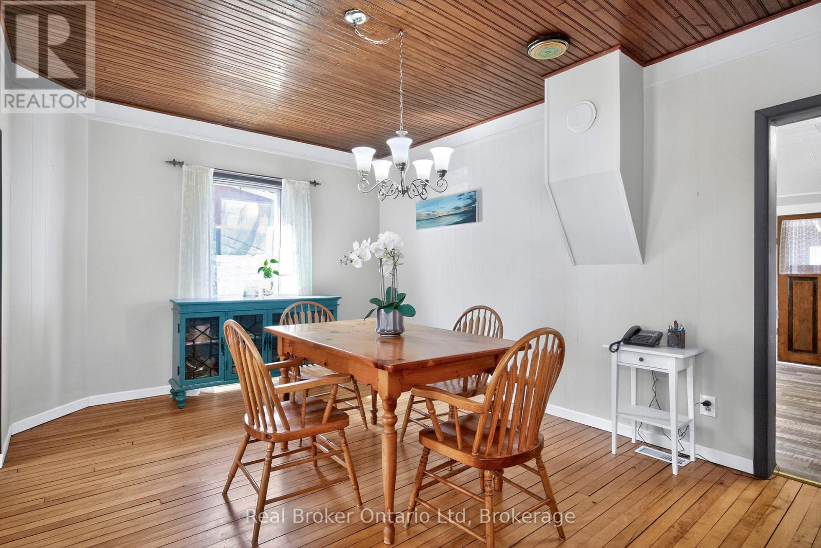 135 Poyntz Street, Penetanguishene, Ontario  L9M 1P5 - Photo 8 - S12978410