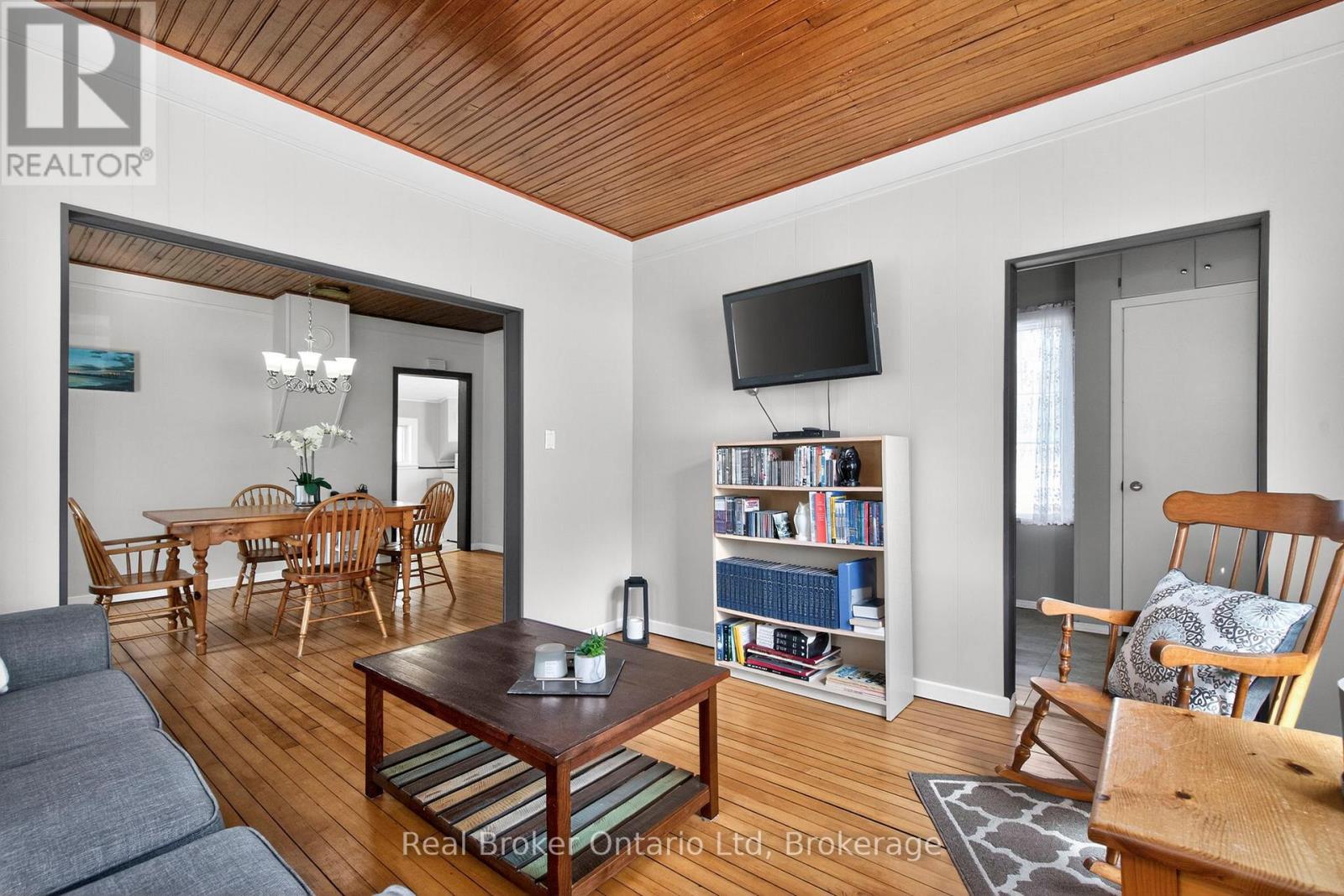 135 Poyntz Street, Penetanguishene, Ontario  L9M 1P5 - Photo 6 - S12978410