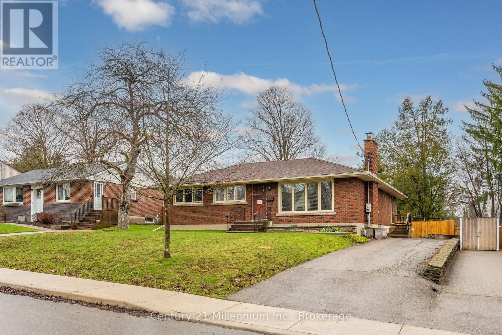 6 Earlscourt Crescent, Woodstock, Ontario  N4S 5H3 - Photo 1 - X12980266