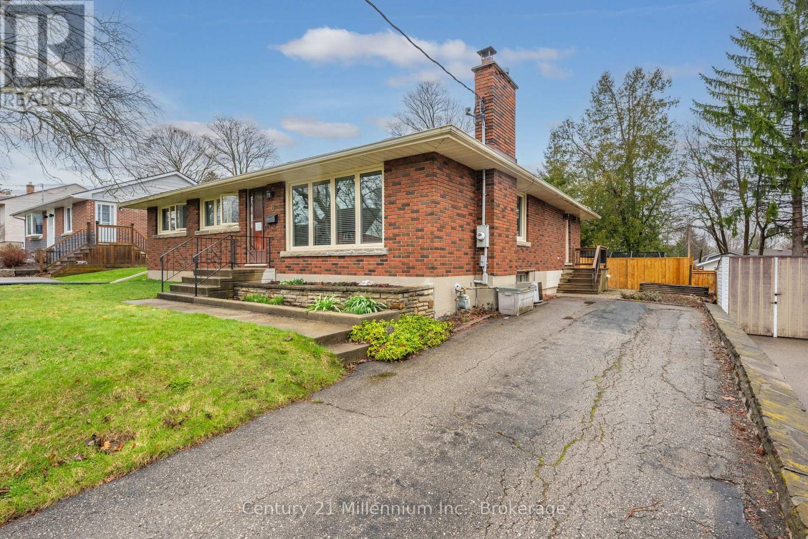 6 Earlscourt Crescent, Woodstock, Ontario  N4S 5H3 - Photo 3 - X12980266