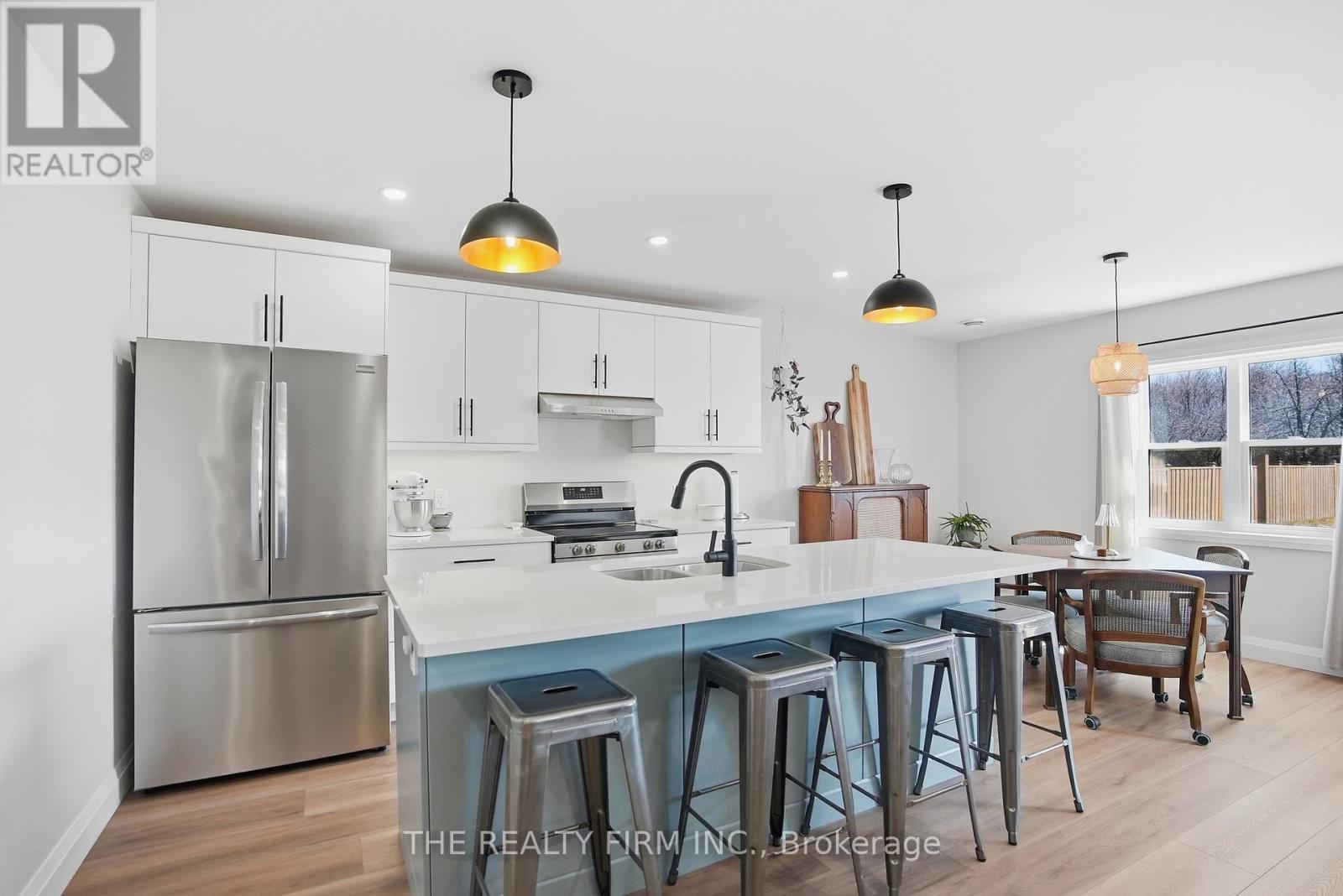 141 Victoria Avenue E, South Huron, Ontario  N0M 1M0 - Photo 10 - X12984908