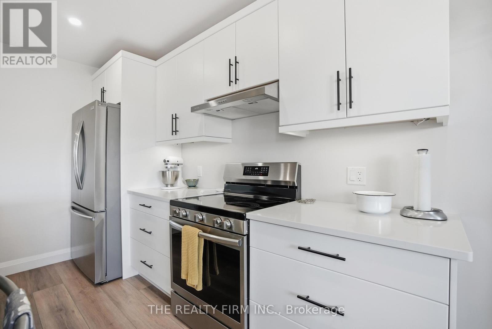 141 Victoria Avenue E, South Huron, Ontario  N0M 1M0 - Photo 13 - X12984908