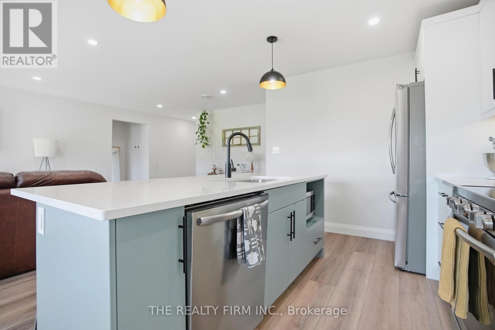 141 Victoria Avenue E, South Huron, Ontario  N0M 1M0 - Photo 15 - X12984908