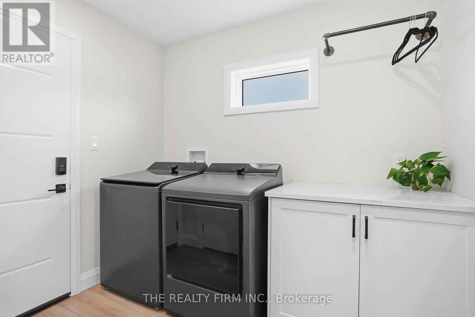 141 Victoria Avenue E, South Huron, Ontario  N0M 1M0 - Photo 34 - X12984908