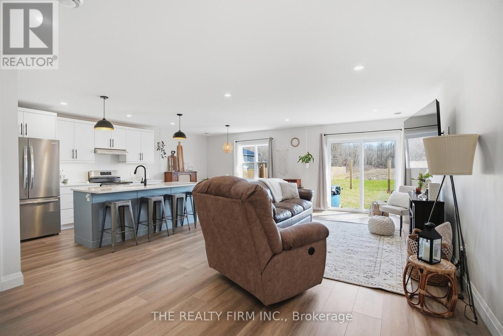 141 Victoria Avenue E, South Huron, Ontario  N0M 1M0 - Photo 8 - X12984908