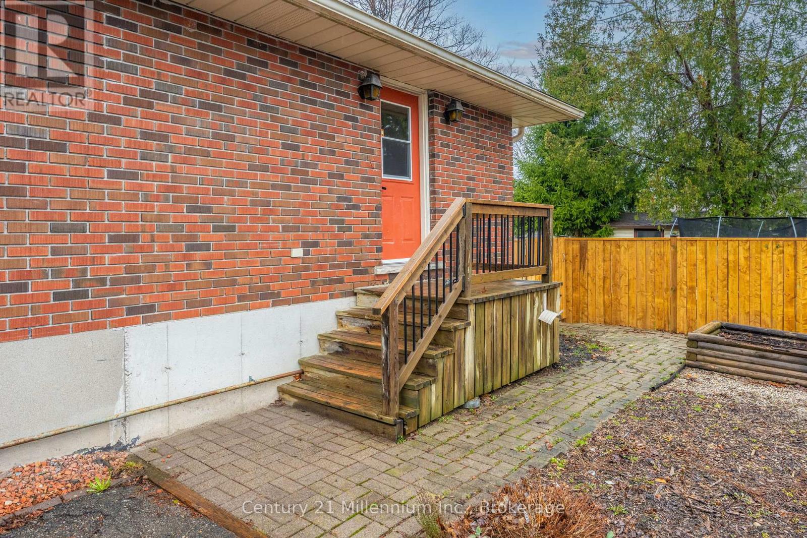 6 Earlscourt Crescent, Woodstock, Ontario  N4S 5H3 - Photo 7 - X12980266