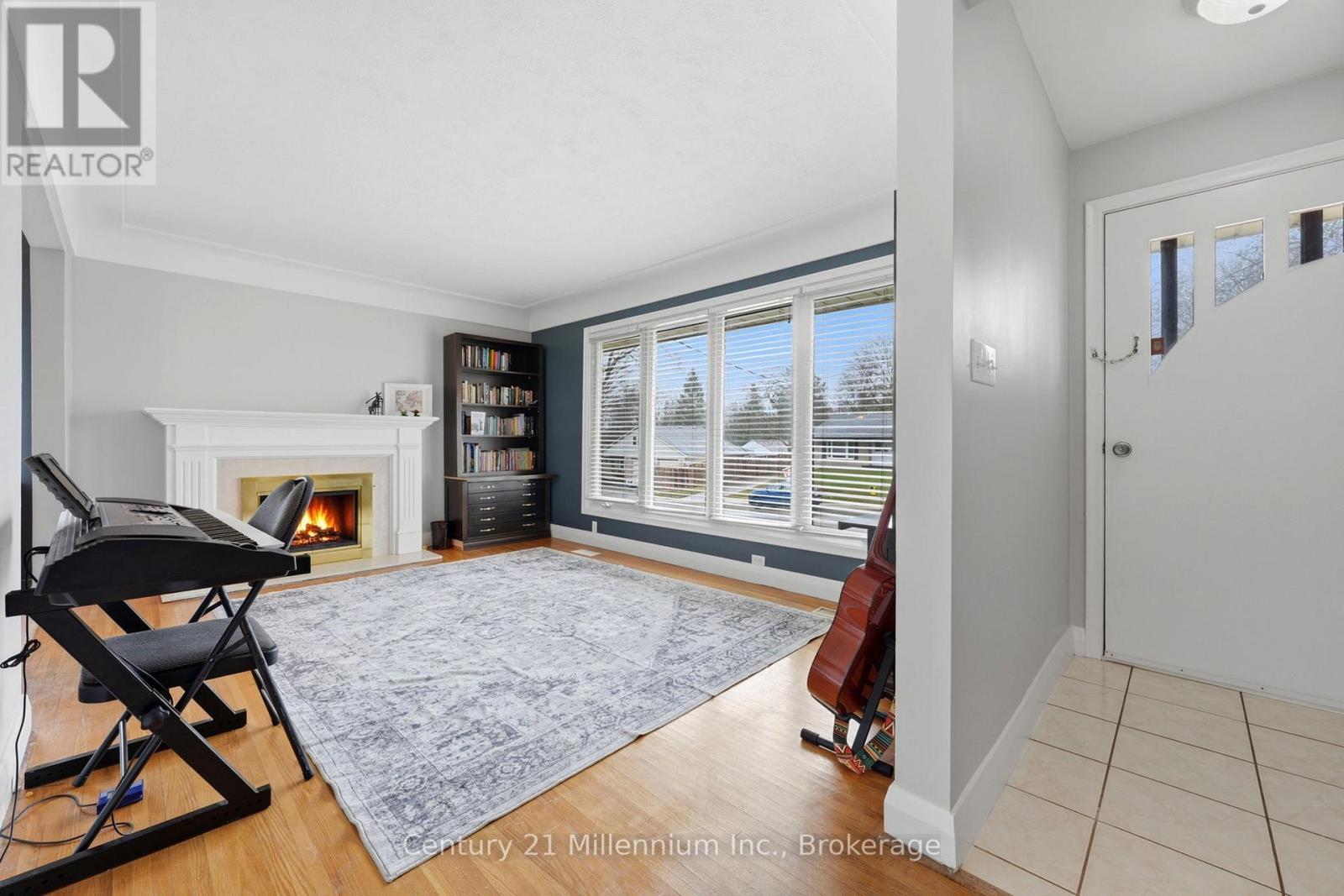 6 Earlscourt Crescent, Woodstock, Ontario  N4S 5H3 - Photo 9 - X12980266