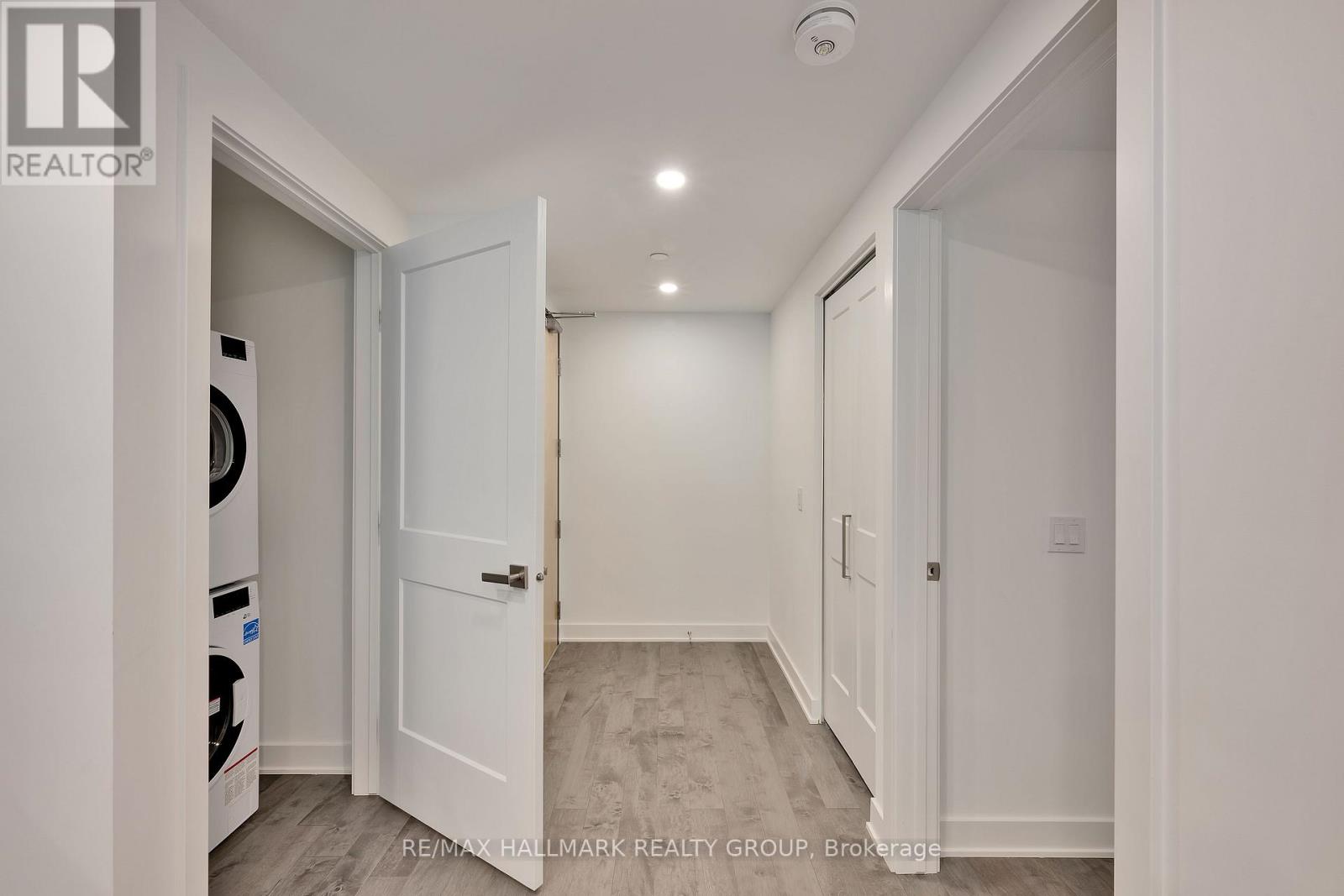 401 - 340 Queen Street, Ottawa, Ontario K1R 0G1 - Photo 3 - X12984782