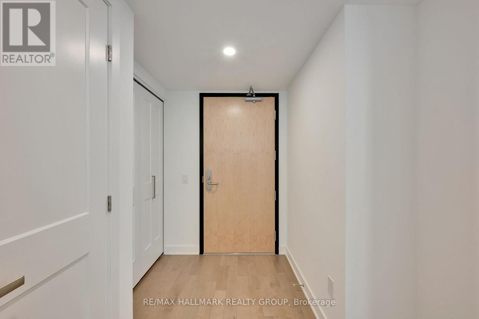 406 - 340 Queen Street, Ottawa, Ontario  K1R 0G1 - Photo 3 - X12984798