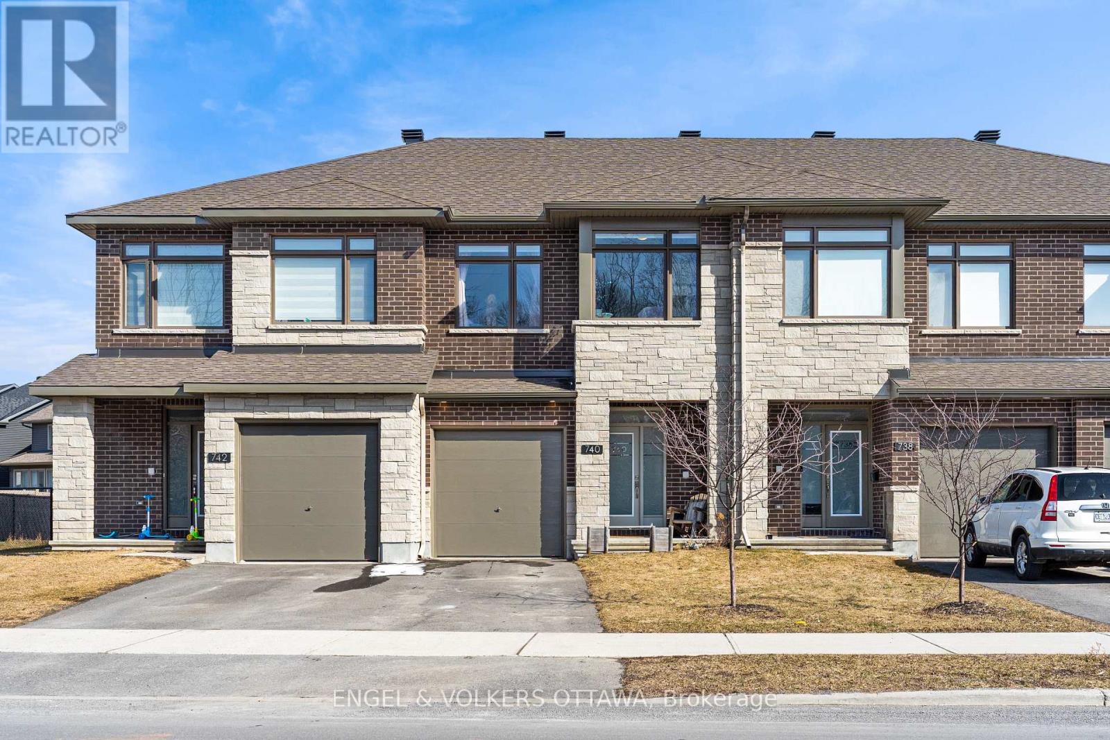 740 MIIKANA ROAD, Ottawa, Ontario