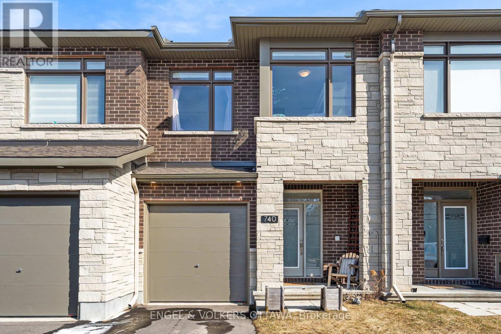 740 Miikana Road, Ottawa, Ontario  K1X 0H6 - Photo 2 - X12984820