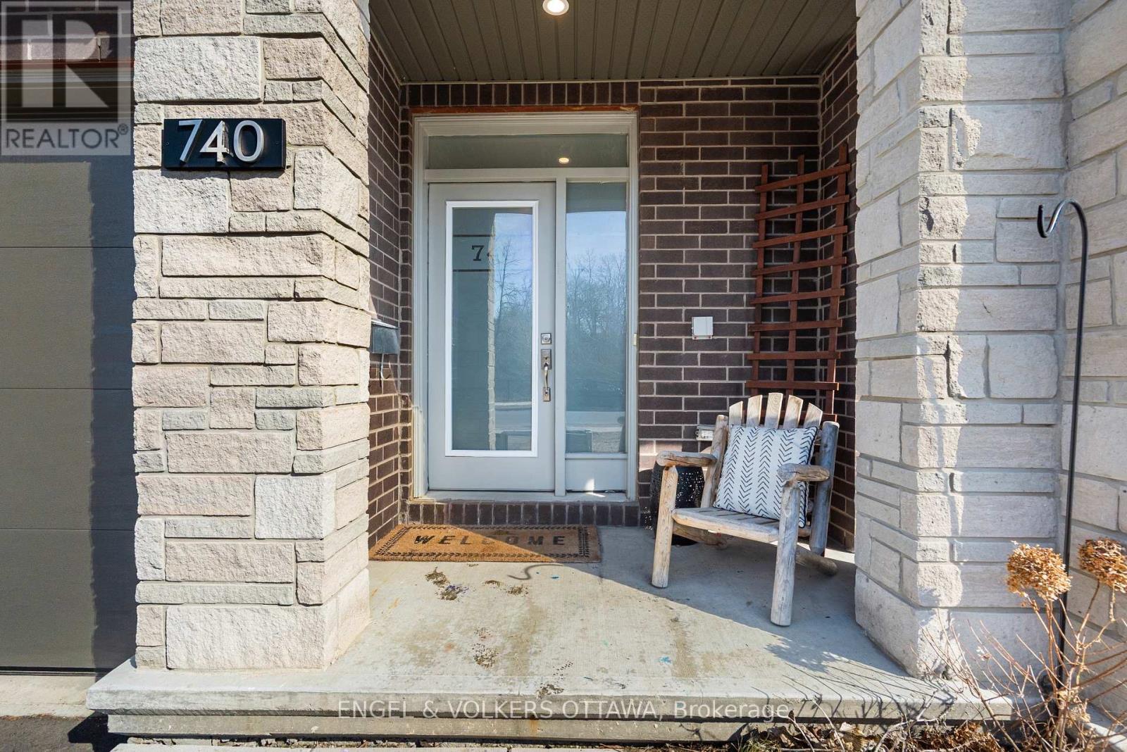 740 Miikana Road, Ottawa, Ontario  K1X 0H6 - Photo 3 - X12984820