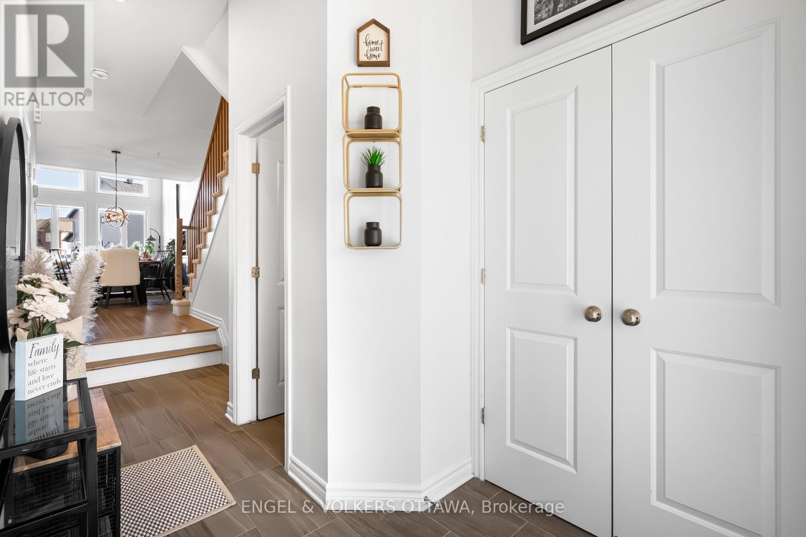 740 Miikana Road, Ottawa, Ontario  K1X 0H6 - Photo 5 - X12984820