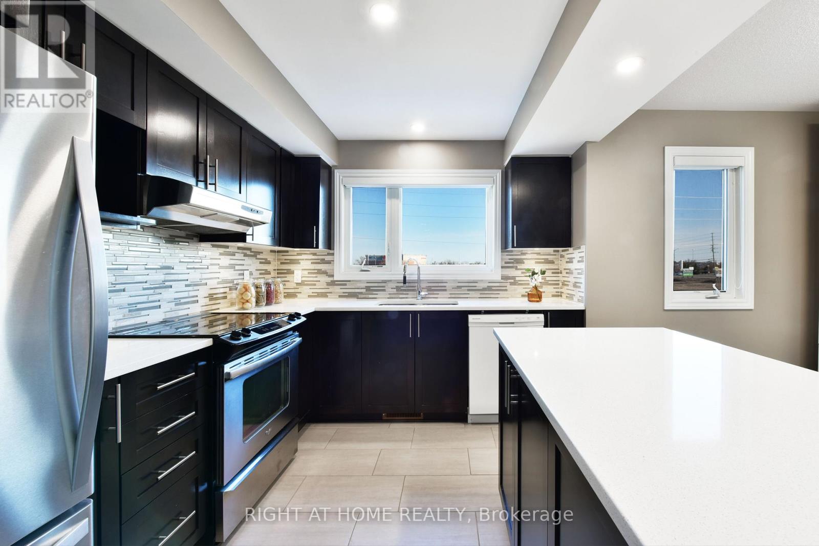 520 Silvertip Lane, Ottawa, Ontario  K2T 0H7 - Photo 18 - X12984862