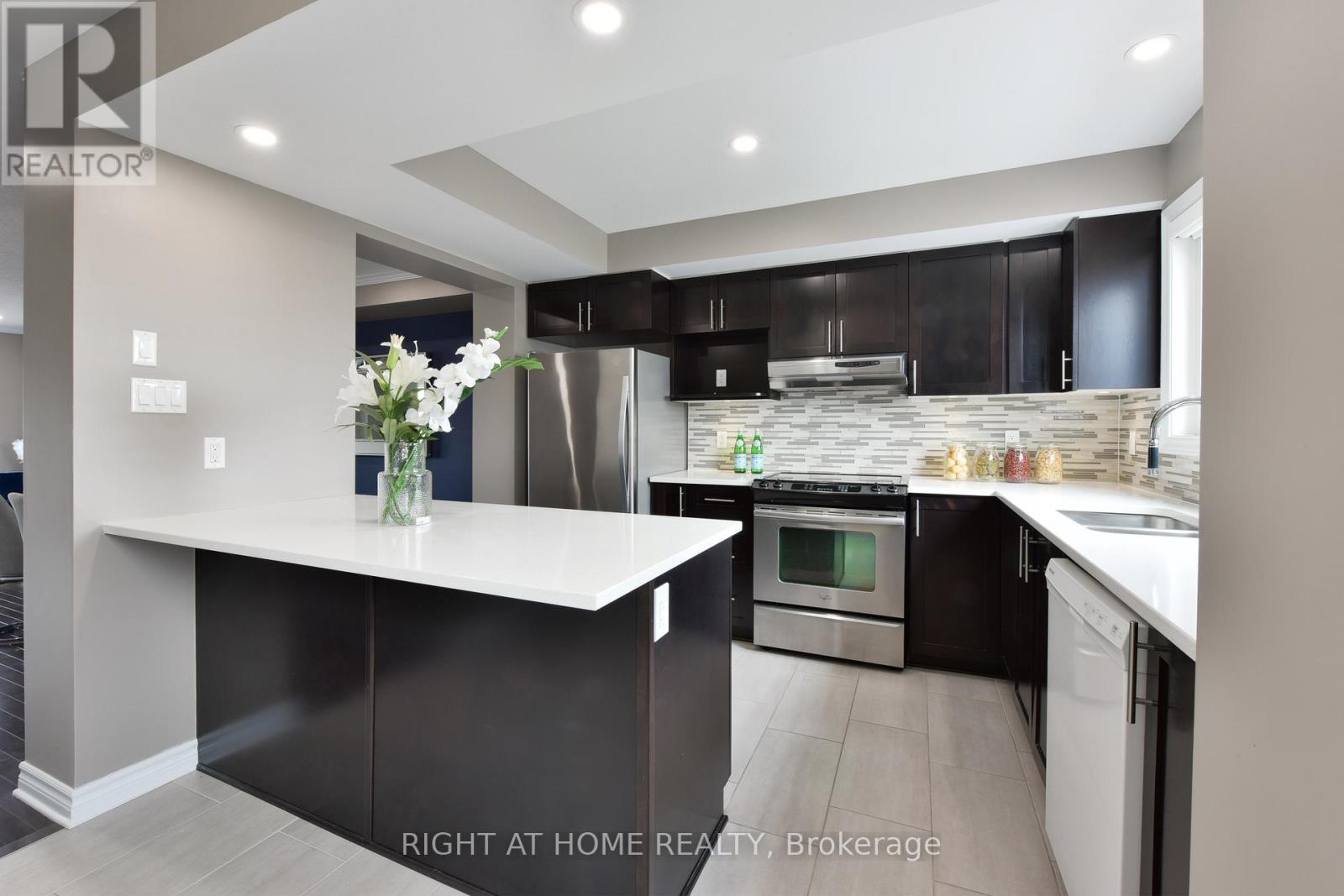 520 Silvertip Lane, Ottawa, Ontario  K2T 0H7 - Photo 19 - X12984862