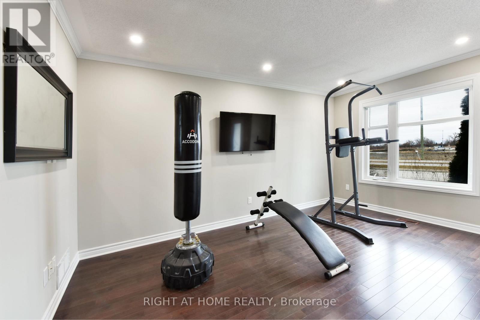 520 Silvertip Lane, Ottawa, Ontario  K2T 0H7 - Photo 3 - X12984862