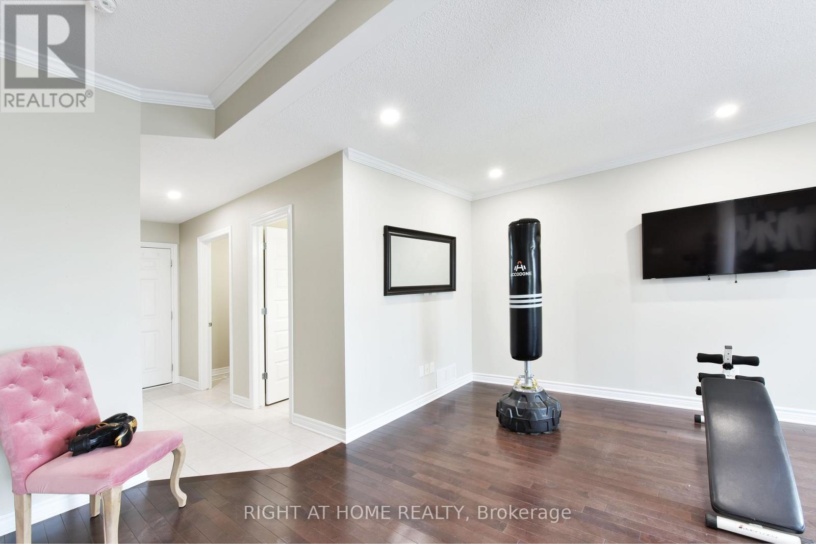 520 Silvertip Lane, Ottawa, Ontario  K2T 0H7 - Photo 6 - X12984862