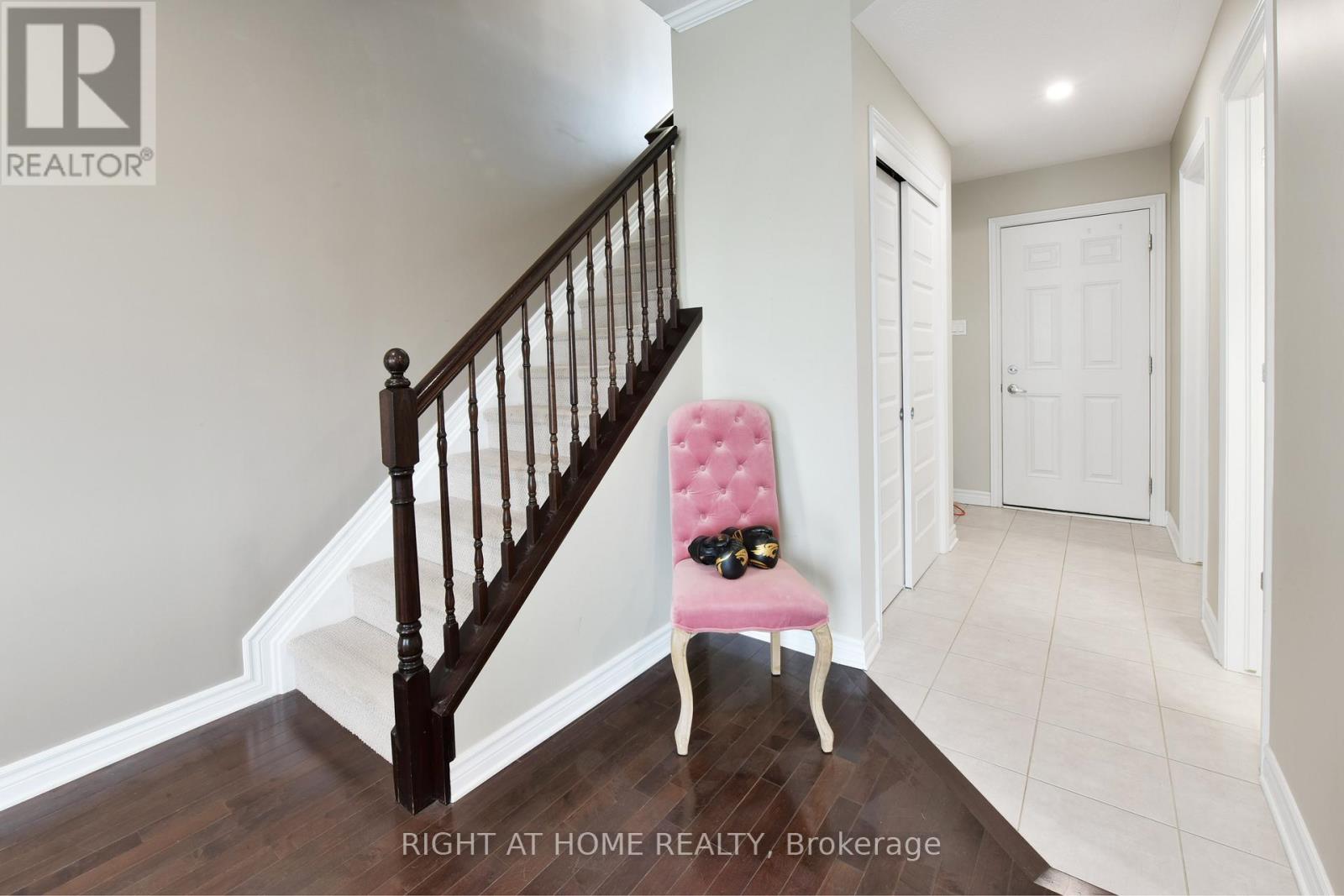 520 Silvertip Lane, Ottawa, Ontario  K2T 0H7 - Photo 7 - X12984862