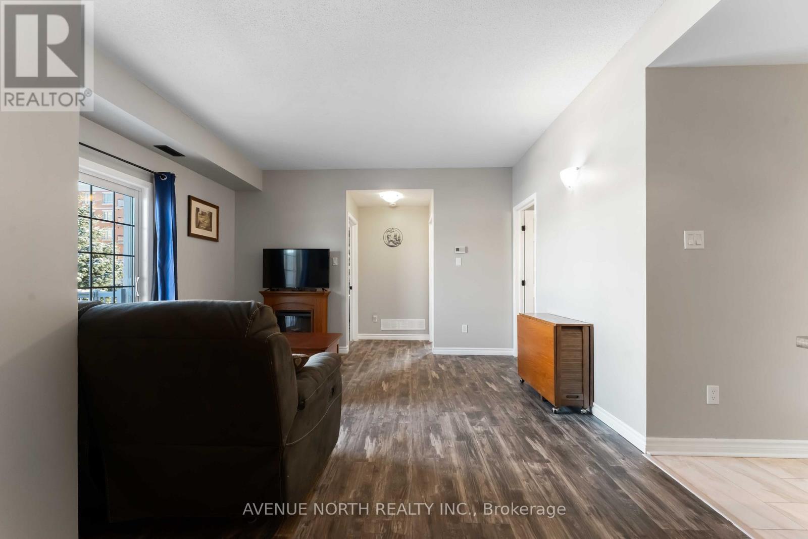 B - 101 Artesa Private, Ottawa, Ontario  K2S 0J8 - Photo 4 - X12741506