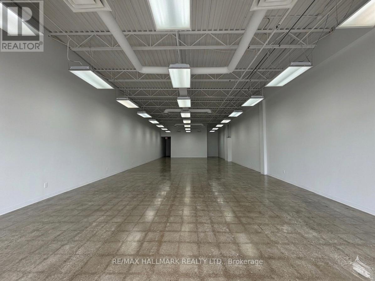 8 - 2 ALLAURA BOULEVARD E, Aurora, Ontario