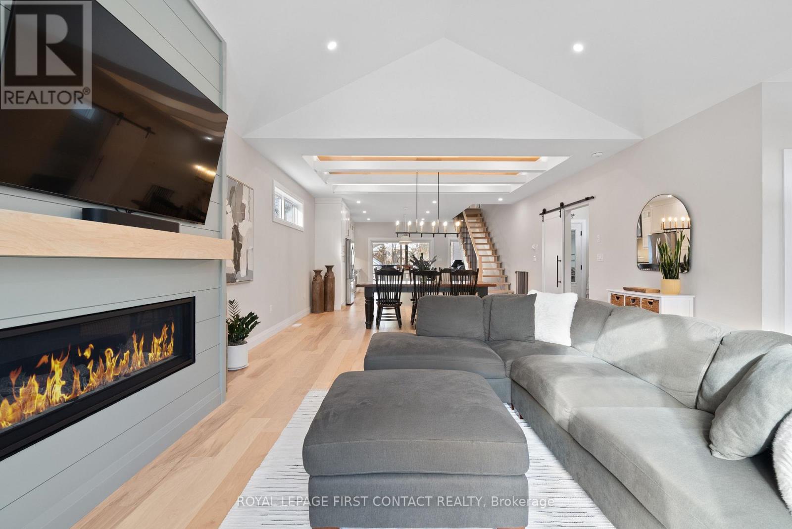 18 Lakeview Road, Oro-Medonte, Ontario  L0L 2E0 - Photo 4 - S12657214