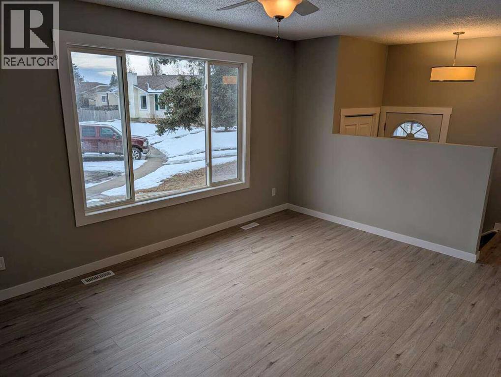 528 Queensland Place Se, Calgary, Alberta  T2J 4T3 - Photo 7 - A2291797