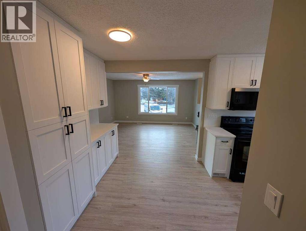 528 Queensland Place Se, Calgary, Alberta  T2J 4T3 - Photo 8 - A2291797