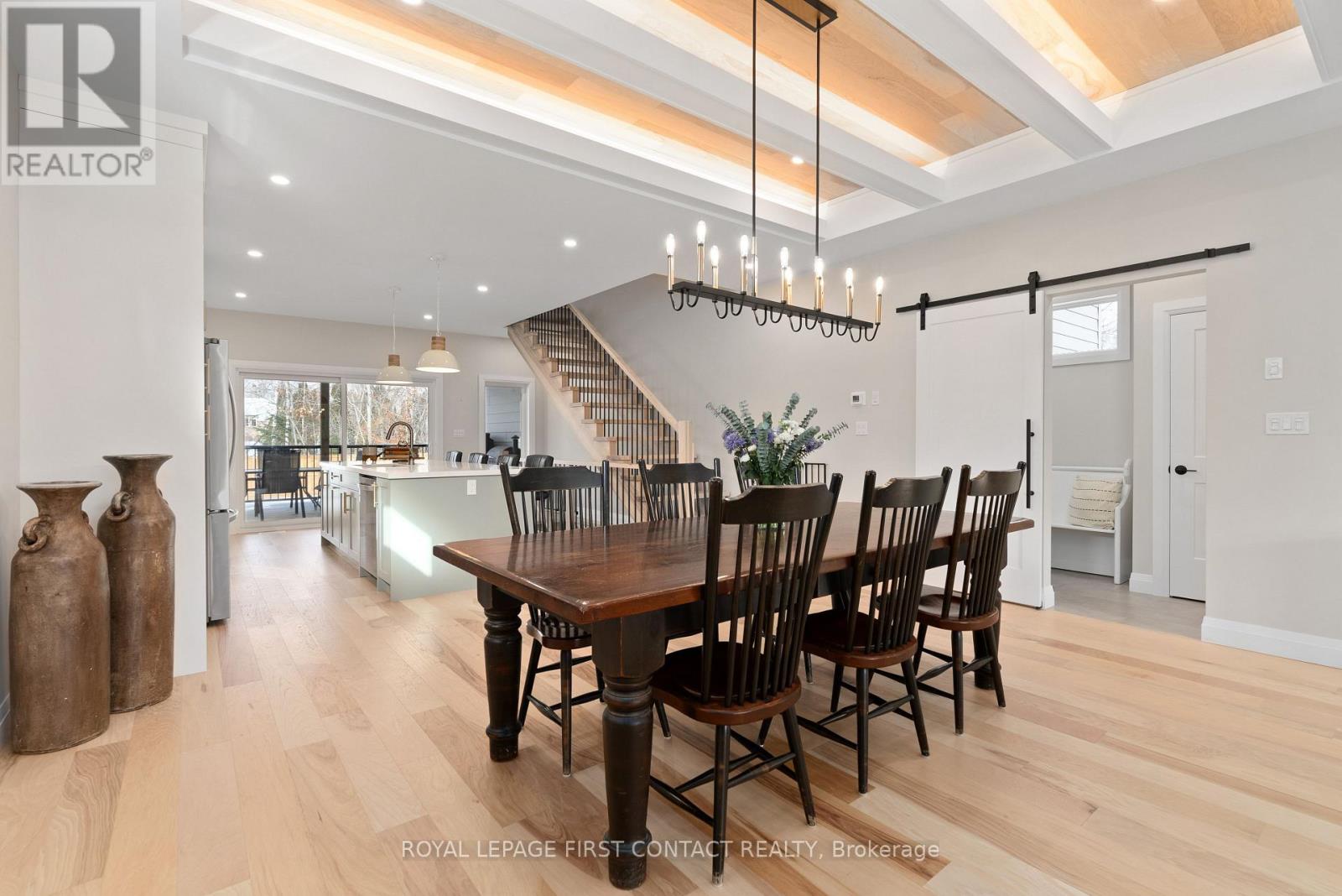 18 Lakeview Road, Oro-Medonte, Ontario  L0L 2E0 - Photo 9 - S12657214