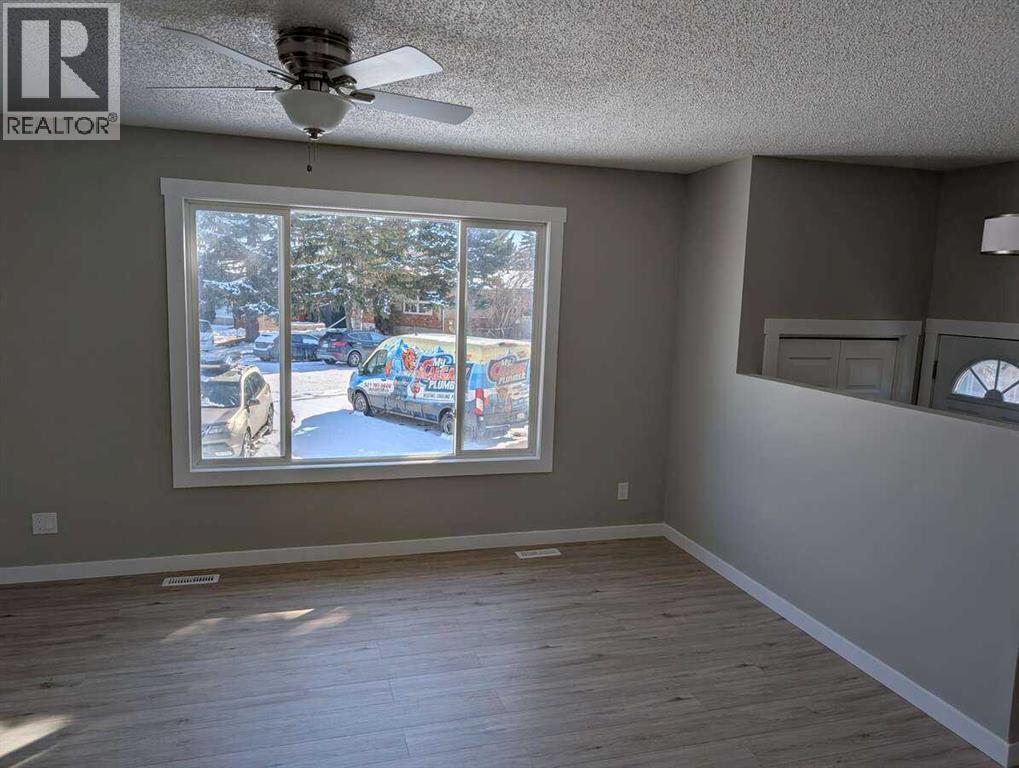 528 Queensland Place Se, Calgary, Alberta  T2J 4T3 - Photo 5 - A2291797